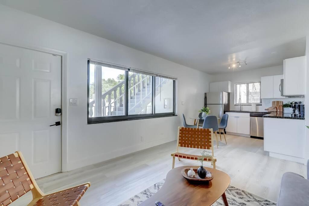 Chic Retreat: 2Br Apartment! Fort Lauderdale Exterior photo