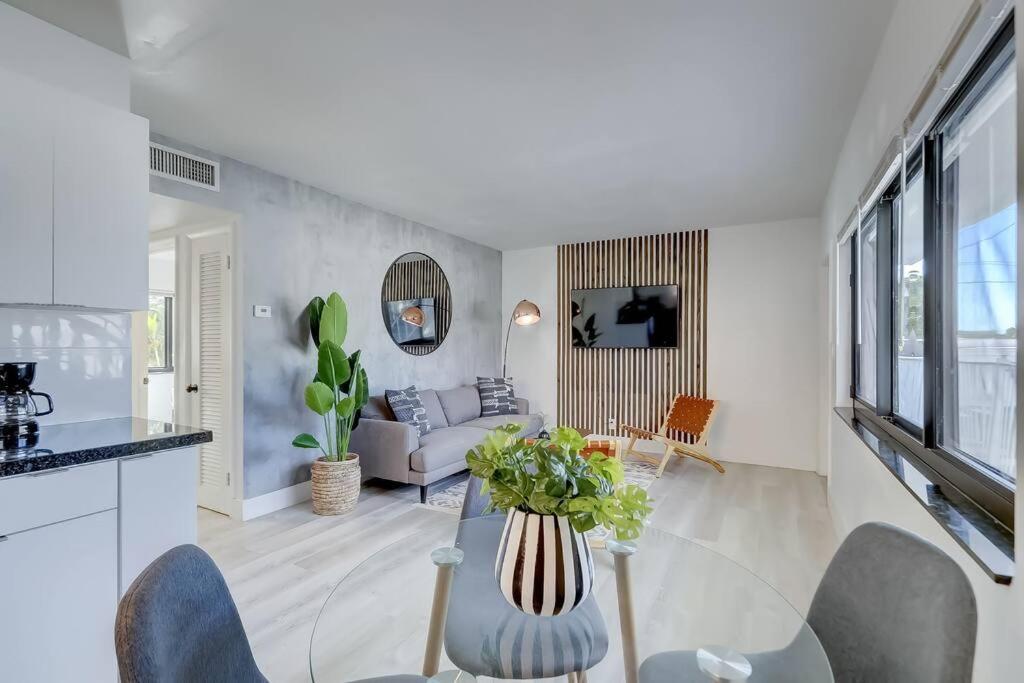 Chic Retreat: 2Br Apartment! Fort Lauderdale Exterior photo